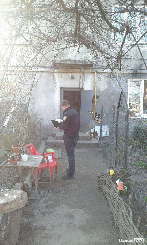 У Луцьку чоловік з самого ранку продавав сурогат