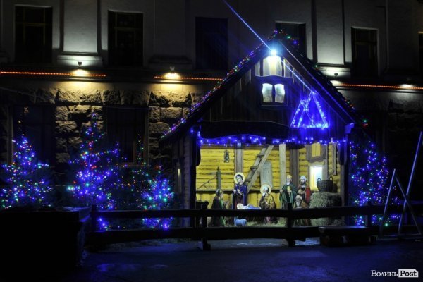 Нічна краса в Луцьку: головний корпус СНУ