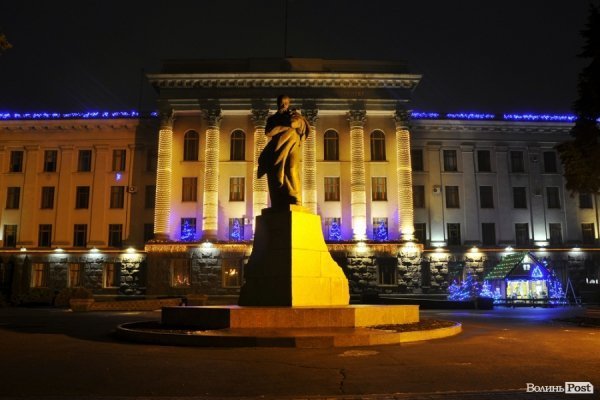 Нічна краса в Луцьку: головний корпус СНУ