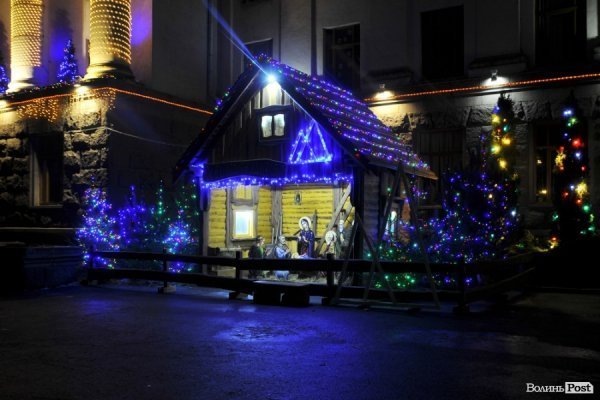 Нічна краса в Луцьку: головний корпус СНУ