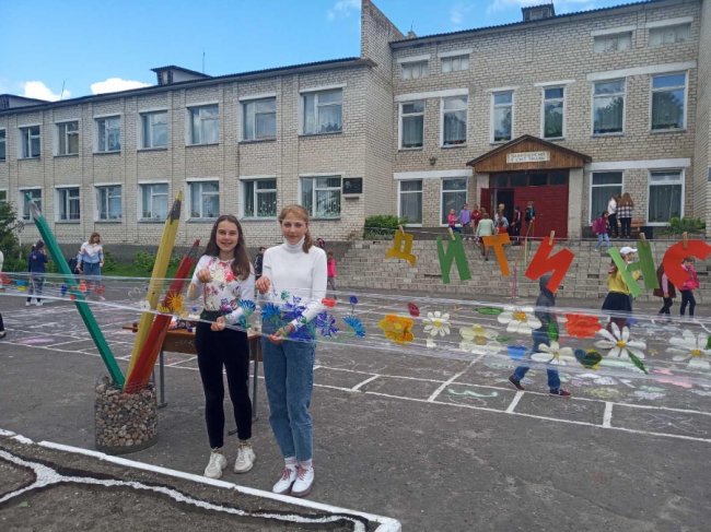 Волинські школярі популяризують петриківський розпис. ФОТО