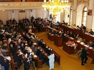 У Чехії саморозпустився парламент