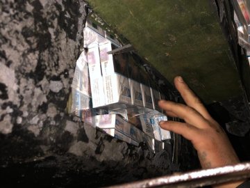 У пункті пропуску «Доманове» в паливних баках авто знайшли контрабанду. ФОТО