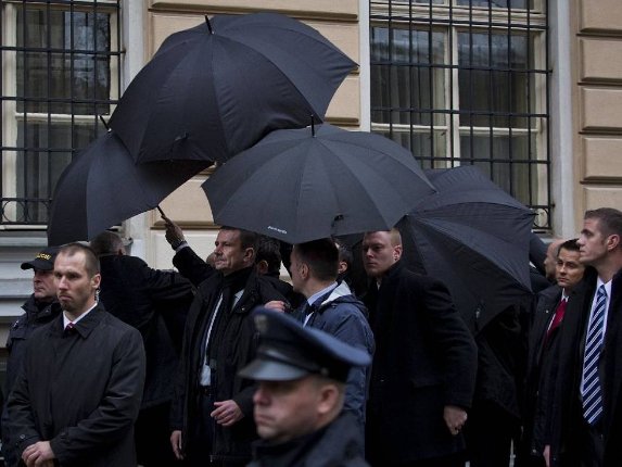 За проросійські настрої президента Чехії закидали яйцями. ФОТО. 