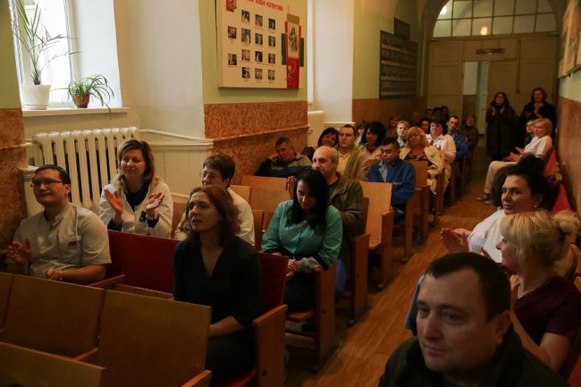 У Луцьку діти загиблих Героїв колядою збирають гроші для військових