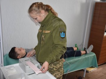 Військові з волинської бригади допомагають лікувати мешканців Донбасу. ФОТО