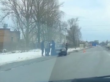 На Волині велосипедист потрапив під колеса легковика. ВІДЕО