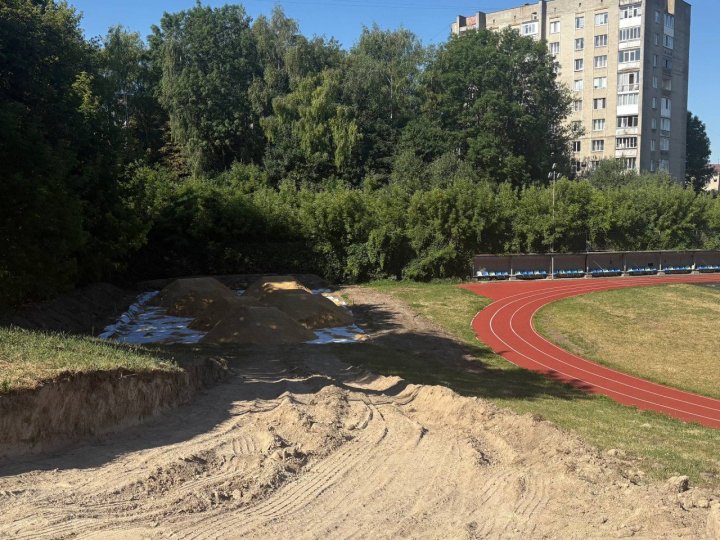 У Луцьку облаштовують майданчик для пляжного волейболу