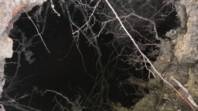 У старій частині Луцька утворилося провалля глибиною у кілька метрів