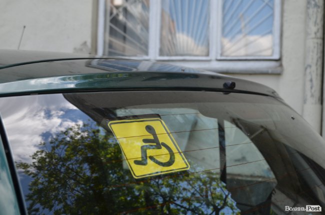 Майстерня у Луцьку безоплатно ремонтує автомобілі на фронт і адаптовує машини для воїнів з інвалідністю