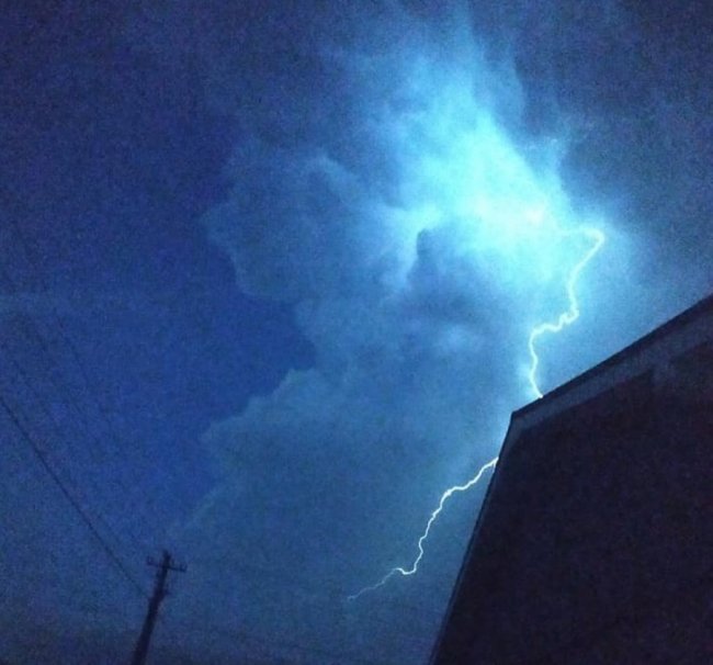 Вражаючі фото грози над Волинню