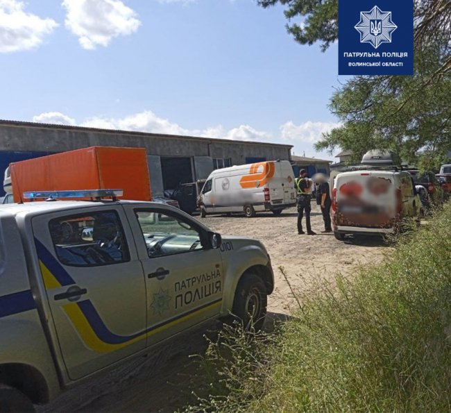 Не зрозуміли англійської і залили «дизель», а не бензин: на Волині у іноземця зламалося авто