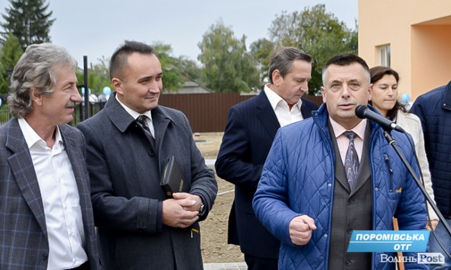 На Волині двом сім'ям, які виховують дітей-сиріт, побудували будинки