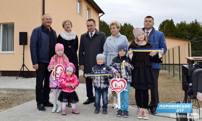 На Волині двом сім'ям, які виховують дітей-сиріт, побудували будинки