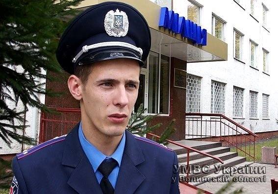 У Луцьку правоохоронець врятував жінці життя. ФОТО. ВІДЕО