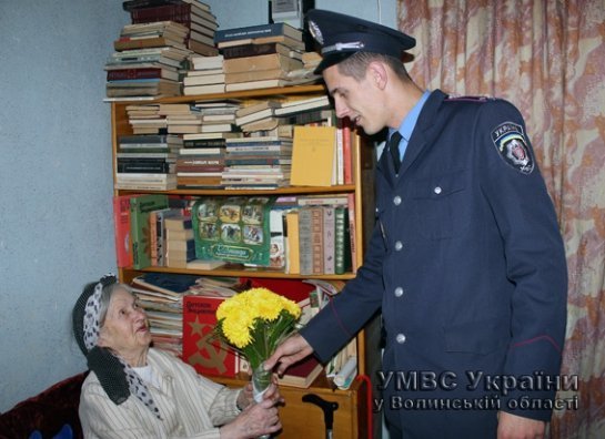 У Луцьку правоохоронець врятував жінці життя. ФОТО. ВІДЕО