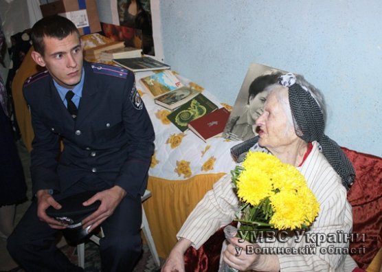 У Луцьку правоохоронець врятував жінці життя. ФОТО. ВІДЕО