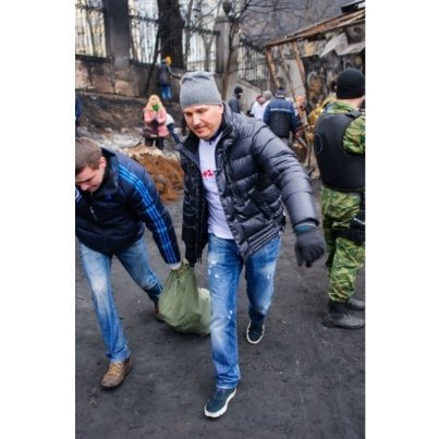 Як зірки прибирали на барикадах. ФОТО