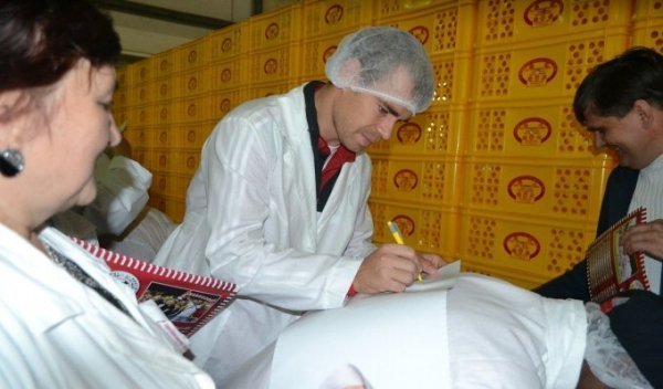  Футболісти  «Волині» подивилися, як печуть хліб. ФОТО