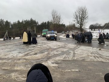 Волиняни навколішки прощалися із Героєм Сергієм Бляхарчуком