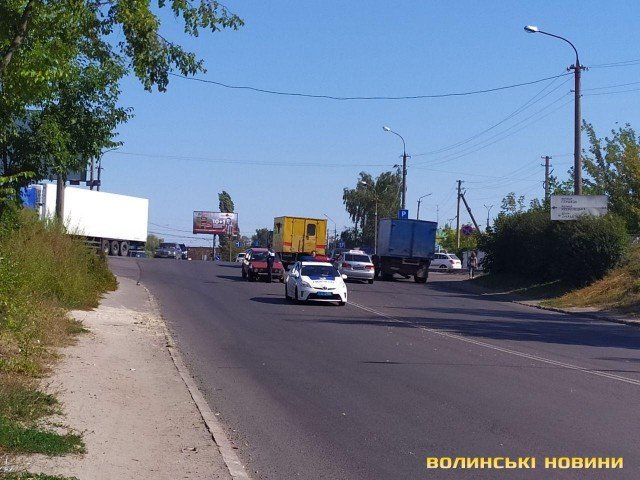 У Луцьку на перехресті зіткнулись авто газової служби та легковик. ФОТО