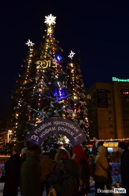 Засвітили головну ялинку Луцька. ФОТО 