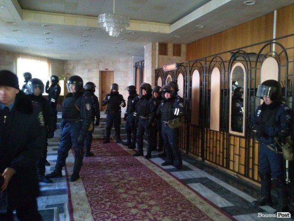 Луцьк. Облдержадміністрація.  НАЖИВО