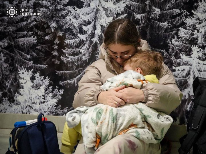 Окупанти вдарили по житлових кварталах Одеси, є поранені