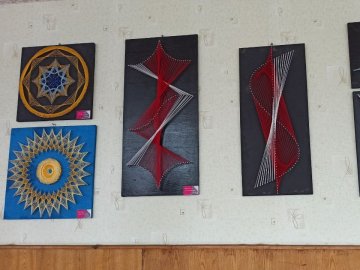 У волинській школі виготовляють унікальні картини з цвяхів та ниток. ФОТО