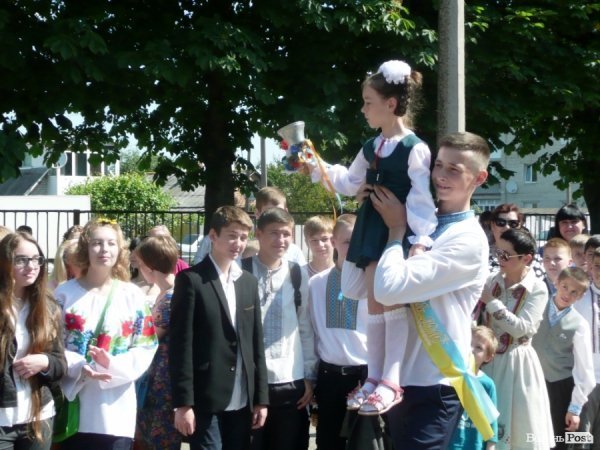 Про останній дзвоник, здобутки і проблеми луцької 17 школи. ФОТО