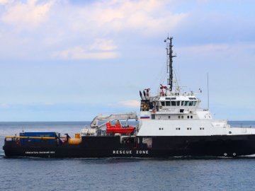 ЗСУ підбили російський буксир «Василій Бех», який віз зброю та людей на острів Зміїний