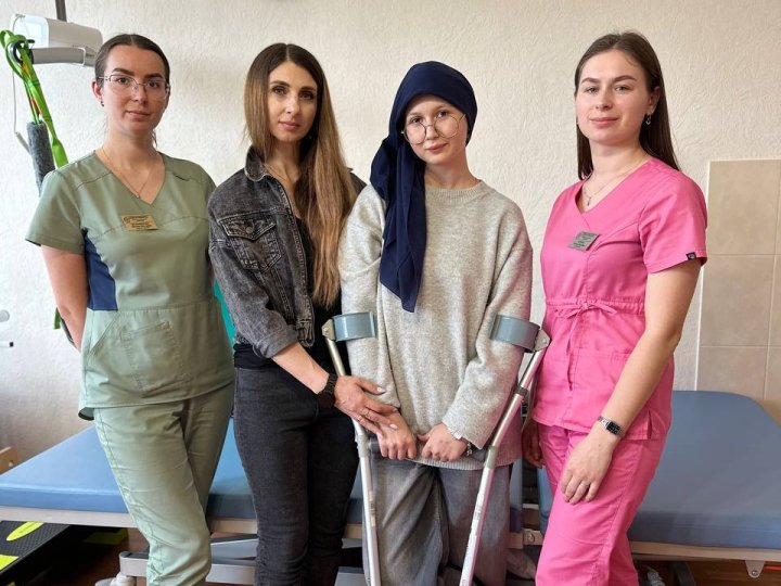 Розповіли історію одужання 16-річної дівчини, яку в Луцьку на «зебрі» збив мотоцикл