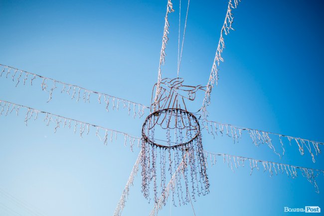 Луцьк – у кришталевій паморозі: казкові світлини різдвяного ранку. ФОТО