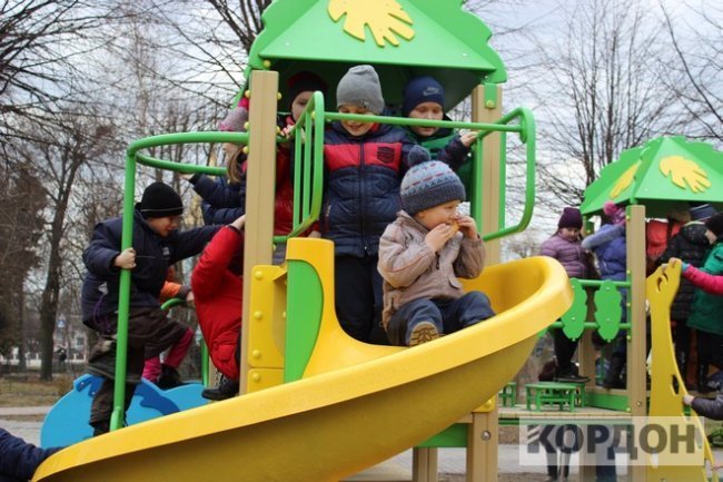 На Волині з'явився новий дитмайданчик  