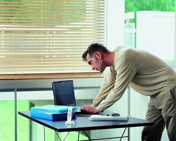 Одягнутися, щоб піти з квартири, підійти до компу, трохи потупити ще у валянках і шапці, тоді вже піти