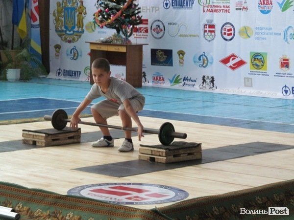 У Луцьку змагалися важкоатлети. ФОТО  