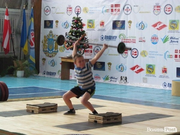 У Луцьку змагалися важкоатлети. ФОТО  