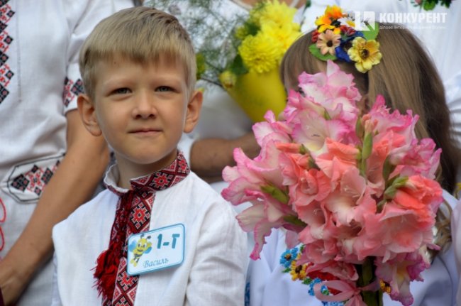 Кульки, бантики і квіти: як луцька школа №1 святкувала перше вересня. ФОТО