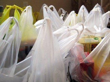 В Україні хочуть заборонити пластикові пакети