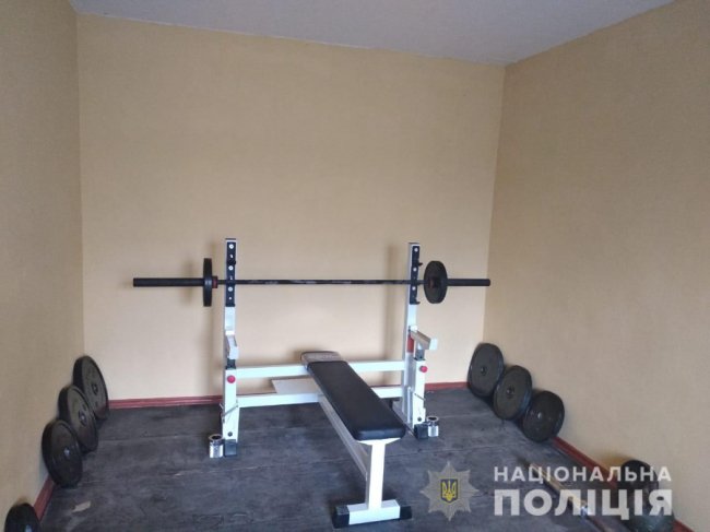 У селищі на Волині правоохоронці перетворили закинуте приміщення у новенький спортзал. ФОТО