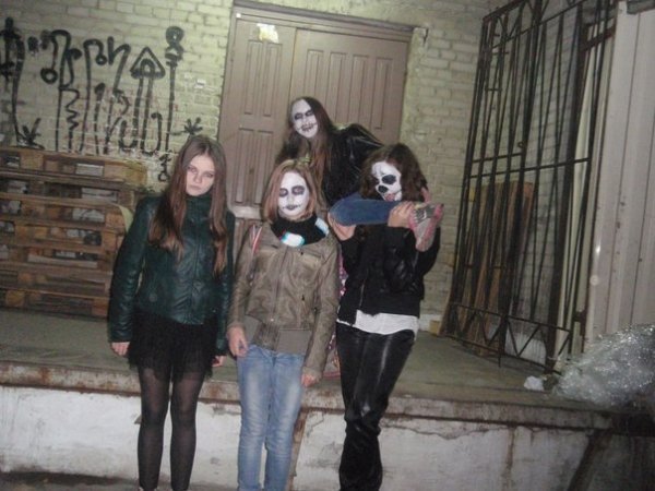 Хелловін у Луцьку: Ку-Клукс-Клан, мерці та тварини. ФОТО