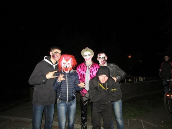 Хелловін у Луцьку: Ку-Клукс-Клан, мерці та тварини. ФОТО