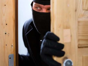 На Волині обікрали будинок: злодій виніс електроінструменти. ФОТО