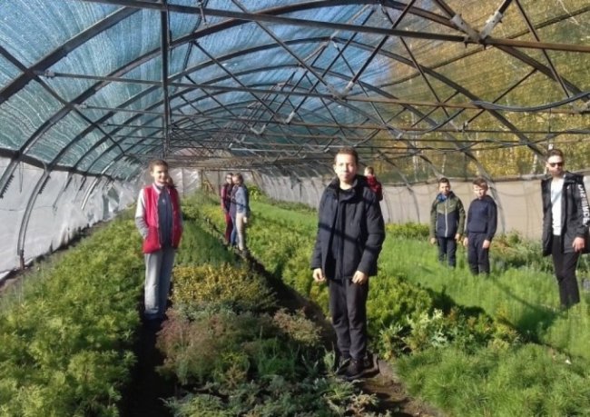 Волинським школярам показали, як вирощують ліс. ФОТО