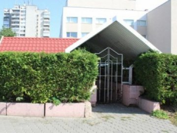 Луцьким комунальникам передали вбиральню на Театральному майдані