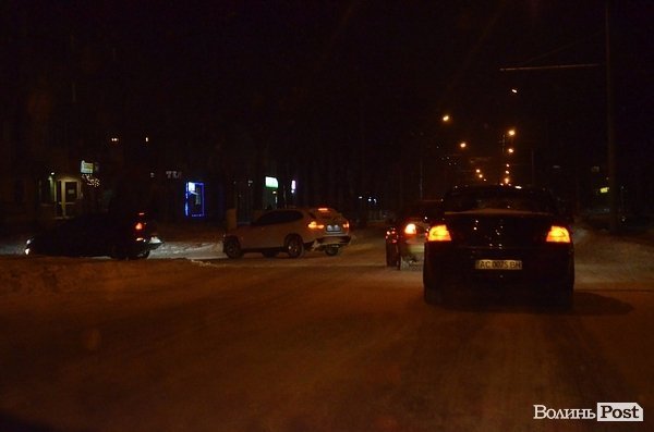 Луцький автомайдан зібрав 20 авто. ФОТО