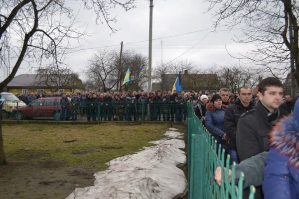 Як Нововолинськ поховав Героя Майдану. ФОТО