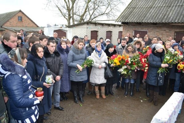 Як Нововолинськ поховав Героя Майдану. ФОТО