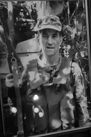 Громада у скорботі. У Луцьку попрощалися з трьома Героями — Іваном Маркишем, Артемом Шепляковим та Олегом Піциком