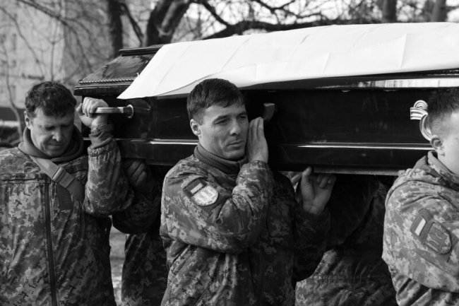 Громада у скорботі. У Луцьку попрощалися з трьома Героями — Іваном Маркишем, Артемом Шепляковим та Олегом Піциком